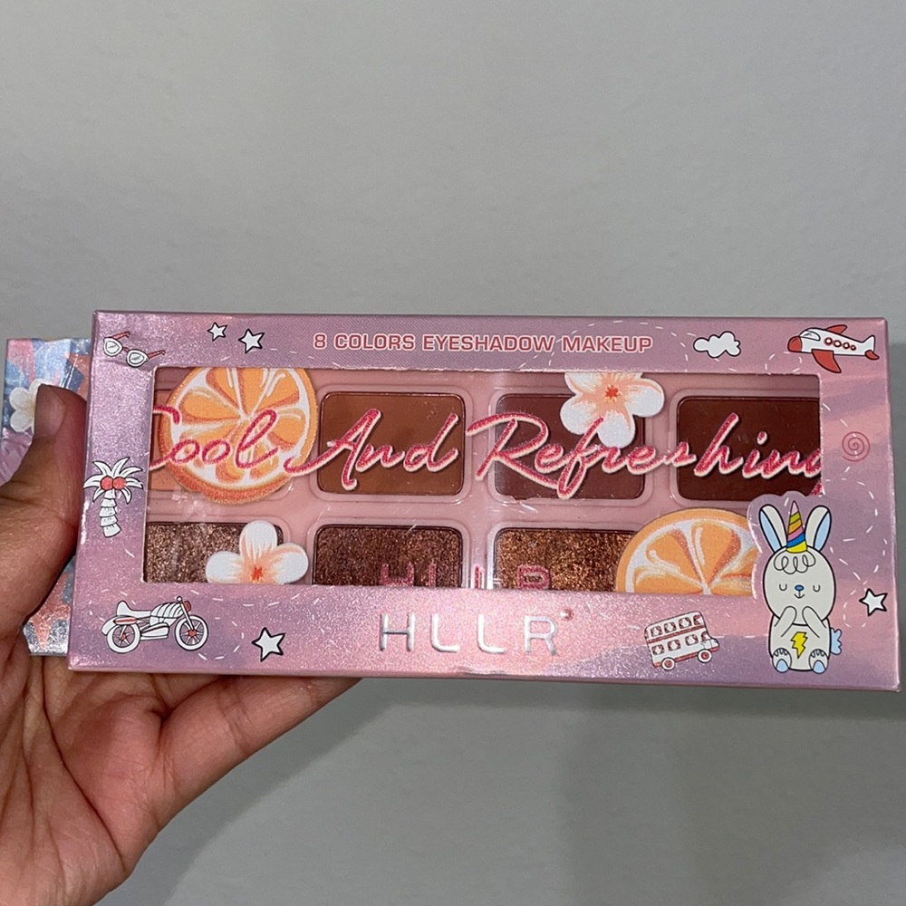 HLLR eyeshadow palette